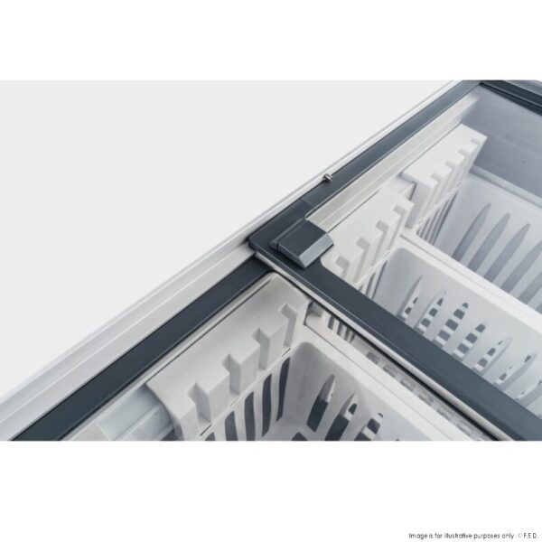 WD586G Thermaster Chest Freezer with Flat Glass Sliding Lids - Image 4